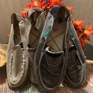 Mens size 10/women’s size 11 boat shoes.Amazon brand selling two for one price.